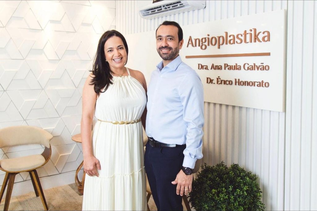 Dra. Ana Paula Galvão e Dr. Érico Honorato na recepção da Angioplastika